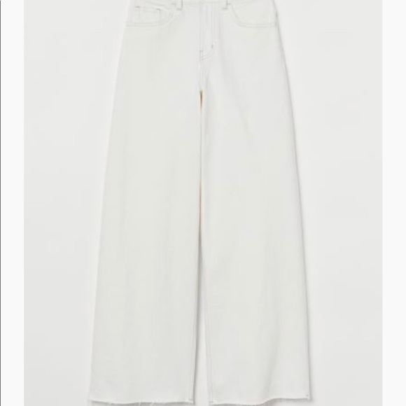 H&M Denim - H&M CULOTTES.  WHITE JEANS WITH RAW HEM.